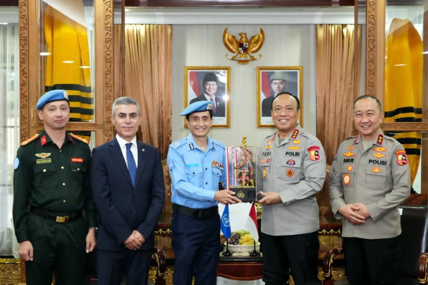    Polri Perkuat Komitmen Keselamatan Penjaga Perdamaian Dunia, Tegaskan Kerja Sama Berkelanjutan dengan PBB   