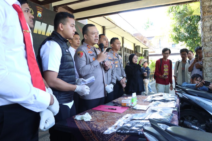 Polres Malang Ungkap Kepemilikan Sajam dalam Operasi Penyekatan Malam 1 Suro
